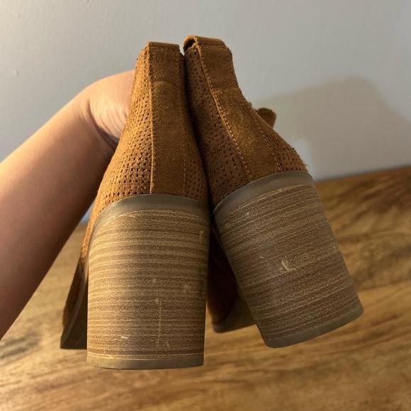 ‼️FINAL SALE MUST GO‼️✨GORGEOUS OPEN TOE BOOTIES✨ - Picture 2 of 7